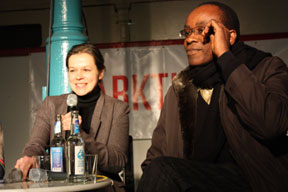 start_2011-demo_auftakt_bassey_288.jpg start_2011-demo_auftakt_bassey_288.jpg