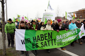 aktuelles-aktuelles_2012-demo_zug_288.jpg aktuelles-aktuelles_2012-demo_zug_288.jpg