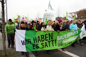 aktuelles-aktuelles_2012-demo_zug_288.jpg