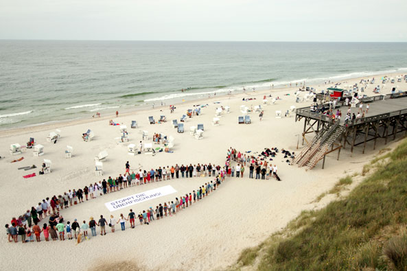 aktuelles-aktuelles_2012-1_sylt_menschenkette_593.jpg aktuelles-aktuelles_2012-1_sylt_menschenkette_593.jpg
