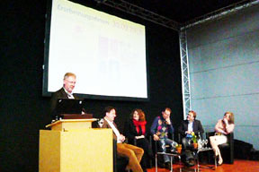 aktuelles-aktuelles_2013-nachbericht_forumsbuehne.jpg aktuelles-aktuelles_2013-nachbericht_forumsbuehne.jpg