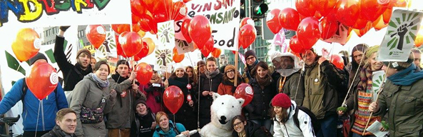 aktuelles-aktuelles_2014-demo_sfyn_deutschland_593.jpg aktuelles-aktuelles_2014-demo_sfyn_deutschland_593.jpg
