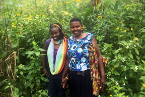 aktuelles-aktuelles_2016-carolyne-nakakeeto-and-makarena_vice-chairman-of-remitagu-in-the-remitagu-slow-food-garden_c_cory_whitney_288.jpg