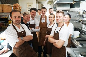 Albanien und Deutschland in sieben Gängen