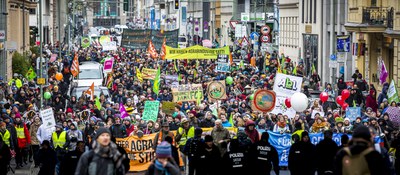 ‚Wir haben es satt!’: Der Agrarindustrie den Geldhahn abdrehen – Bauern bei Klimaschutz unterstützen!