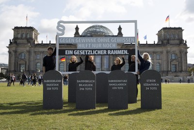 Initiative mit Petition: Gesetz für fairere Lieferketten "Gegen Gewinne ohne Gewissen" Initiative mit Petition: Gesetz für fairere Lieferketten "Gegen Gewinne ohne Gewissen"