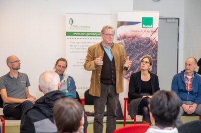 Video: Chemisch-synthetische Pestizide als Auslaufmodell? Video: Chemisch-synthetische Pestizide als Auslaufmodell?