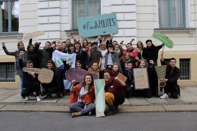 Faire Wertschöpfungsketten, offene Netzwerkarbeit, nachhaltige Ernährungswende: Eine neue Slow Food Youth-Leitung beginnt die Arbeit Faire Wertschöpfungsketten, offene Netzwerkarbeit, nachhaltige Ernährungswende: Eine neue Slow Food Youth-Leitung beginnt die Arbeit
