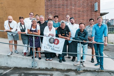 Kulinarische Nachbarschaft: Das Köch*innen-Netzwerk von Slow Food, die Chef Alliance, präsentiert Gemeinsamkeiten der deutschen und polnischen Küche Kulinarische Nachbarschaft: Das Köch*innen-Netzwerk von Slow Food, die Chef Alliance, präsentiert Gemeinsamkeiten der deutschen und polnischen Küche