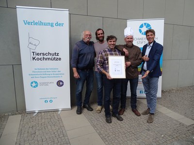 Das Weissenstein in Kassel mit der „Tierschutz-Kochmütze“ ausgezeichnet - Küchenchef ist René Müller von der Chef Alliance in Deutschland Das Weissenstein in Kassel mit der „Tierschutz-Kochmütze“ ausgezeichnet - Küchenchef ist René Müller von der Chef Alliance in Deutschland