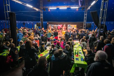 Schnippeldisko am 20.1.: Mit Sparschäler, krummem Gemüse und DJs für mehr Wertschätzung von Lebensmitteln Schnippeldisko am 20.1.: Mit Sparschäler, krummem Gemüse und DJs für mehr Wertschätzung von Lebensmitteln