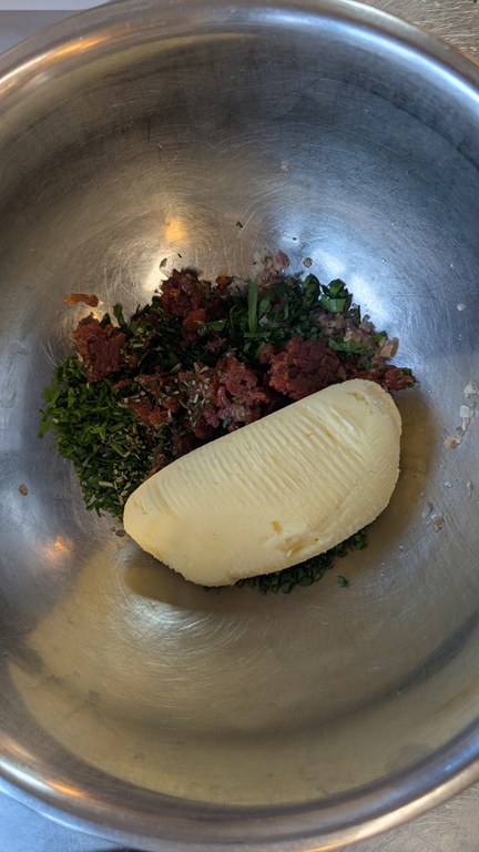 Kräuterbutter SChritt 3.jpg