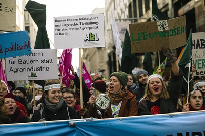 "Wir haben es satt!" Demonstration 2024:  Gutes Essen braucht Zukunft – für eine gentechnikfreie, bäuerliche und umweltverträgliche Landwirtschaft!