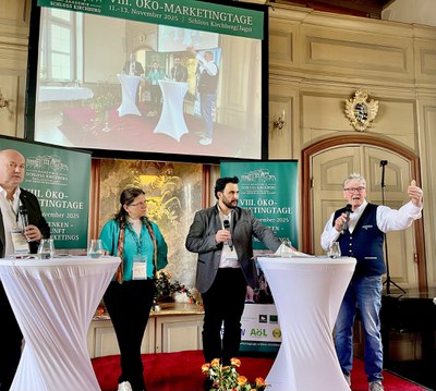 Dr. Rupert Ebner (1.v.r.) bei den VIII. Ökomarketingtagen 2025 (c) Josef Schmaus Dr. Rupert Ebner (1.v.r.) bei den VIII. Ökomarketingtagen 2025 (c) Josef Schmaus