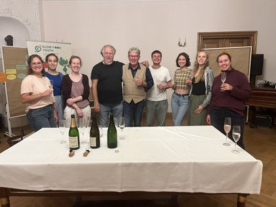 Verkostung Blütensekte von Bernulf Schlauch (c) Rupert Ebner Verkostung Blütensekte von Bernulf Schlauch (c) Rupert Ebner