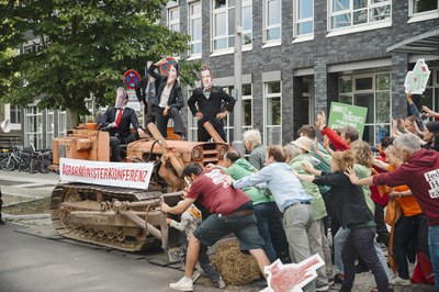 Protest vor der Sonder-Agrarministerkonferenz 10.07.2025 (c) Fabian Melber_WHES 54645945985_34696bc990_k.jpg