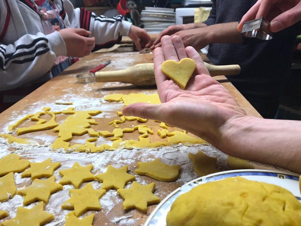 Im Advent gemeinsam Plätzchen zu backen, gehört inzwischen zu den lieb gewordenen Traditionen der Slow Food Youth Fulda (c) Arthur Schulz.jpg