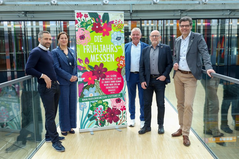 Stefan Lohnert, Winfried Hermann, Reiner Bierig, Nina Wolff und Philipp Keil vor dem Start der Frühjahrsmessen. (c) Landesmesse Stuttgart.jpg