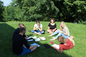 aktuelles-aktuelles_2018-fallstudienbearbeitung-auf-der-grucne.jpg aktuelles-aktuelles_2018-fallstudienbearbeitung-auf-der-grucne.jpg