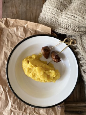 Butternut-Kartoffelstampf mit lackierten Hähnchenherzen