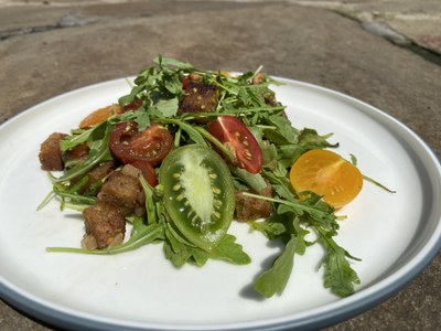 Neues aus der Dienstagsküche: Brotsalat mit Tomaten und Rucola