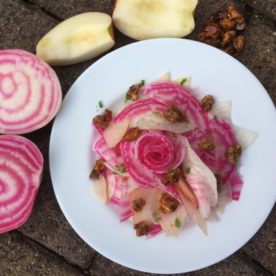 Neues aus der Dienstagsküche: Bunte-Bete-Salat mit karamelisierten Walnüssen