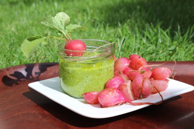 Neues aus der Dienstagsküche: Karamellisierte Radieschen mit Radieschen-Grün-Pesto