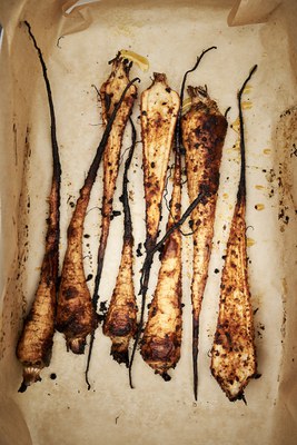 Neues aus der Dienstagsküche: Spicy gebackene Petersilienwurzeln
