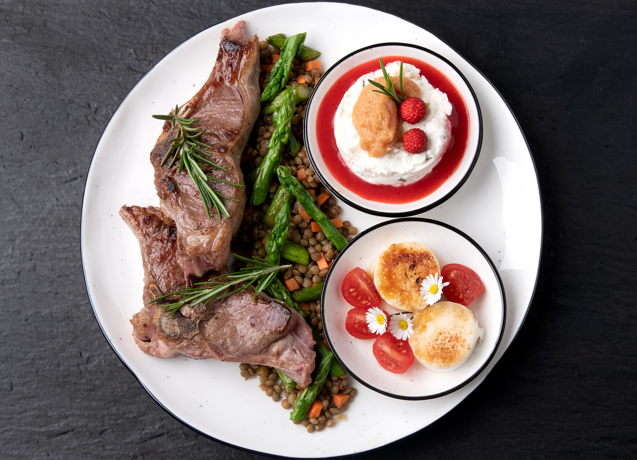 Foto©Schmelz Fotodesign Ziege hoch drei (MENÜ).jpg