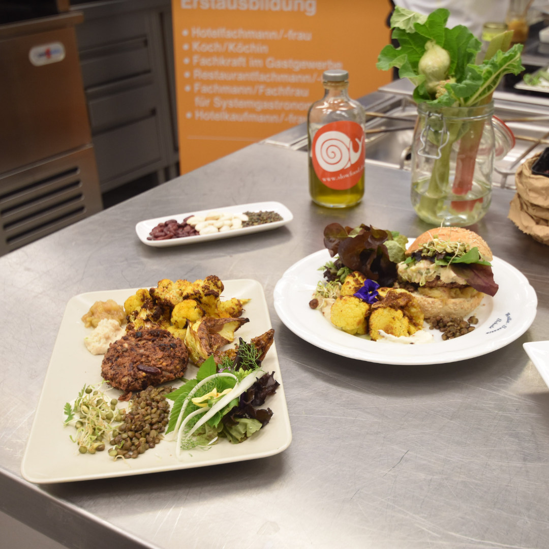 Kidneybohnen-Linsen-Pattie mit Hummus aus weißen Bohnen, Vegannaise ...