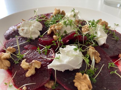 Rote-Bete-Carpaccio mit Ziegenkäse