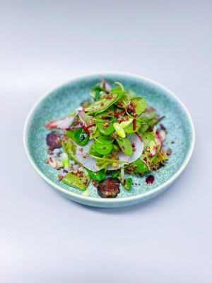 Salat mit knusprigem Buchweizen und Rote-Bete-Vinaigrette