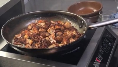 Veganes Gulasch (c) Kleinknecht.jpeg