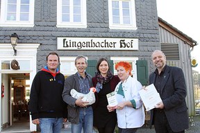 con_berg_land-001_gruppenfoto_uebergabe.jpg