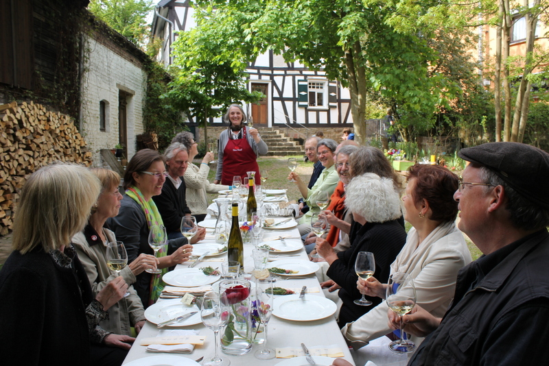 con_berg_land-wdr_sendung_feste_feiern_mit_bjoern_freitag_freunde_an_der_langen_tafel_2013-05-010.jpg