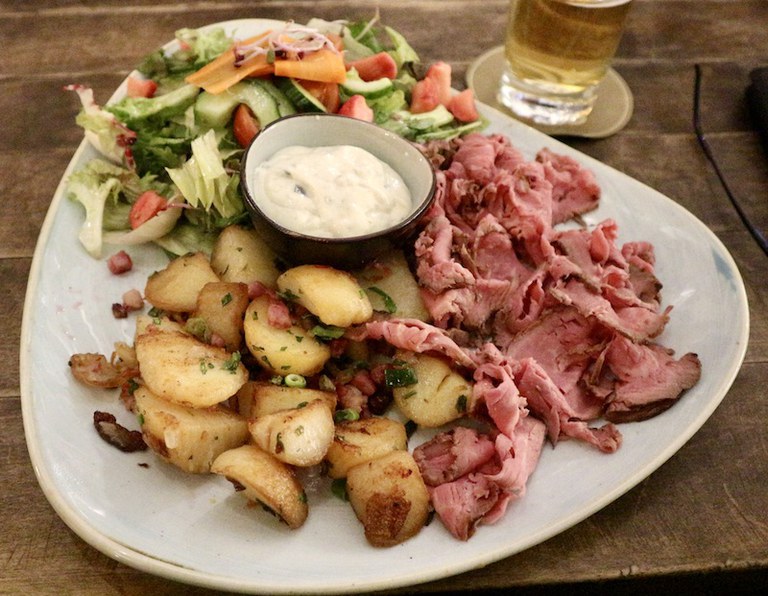 11 Roastbeef mit Bratkartoffeln.JPG