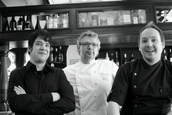 convivium_essen-team_rotisserie_essen.jpg convivium_essen-team_rotisserie_essen.jpg