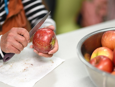 äpfel mit messer 4-3.png äpfel mit messer 4-3.png