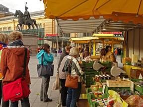 con_h_b288-bauernmarkt_bahnhof.jpg