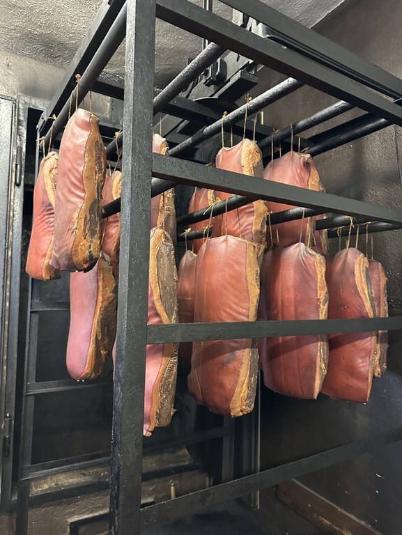 Schinkenräucherei in der Sennhütte