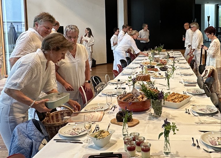 Sommerfest bei der Villa Schöpflin Déjeuner en blanc