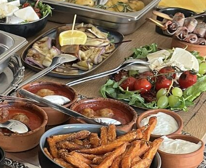 Tafelrunde in der Baretto Tapas Bar