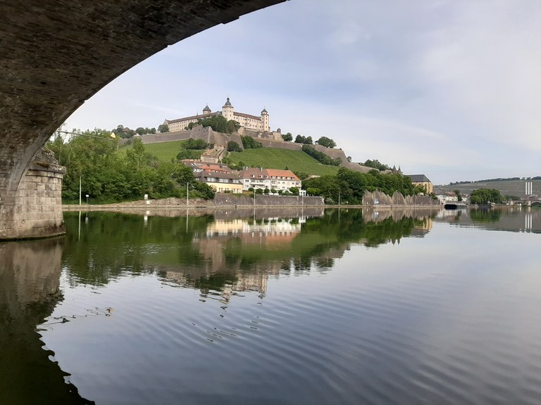 Würzburg Festung und Löwenbrücke Juni
