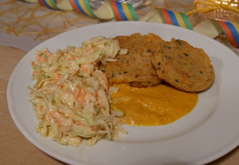 Linsenburger mit Krautsalat