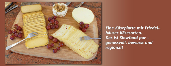 Friedelhäuser Käsevielfalt lecker auf einer Platte gemeinsam präsentiert. 