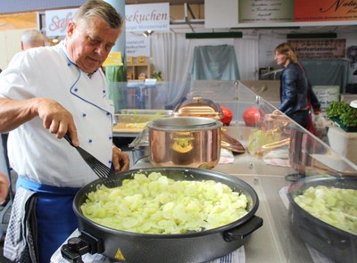 Christian Meineke_Kasseler Strünkchen Präsentation_20150801b.jpg Christian Meineke_Kasseler Strünkchen Präsentation_20150801b.jpg
