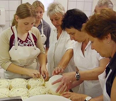Margret Artzt_Kaeseworkshop.jpg Margret Artzt_Kaeseworkshop.jpg