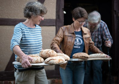 Gerhard Schneider-Rose_Brotbacken Sichenberg_0079.jpg Gerhard Schneider-Rose_Brotbacken Sichenberg_0079.jpg