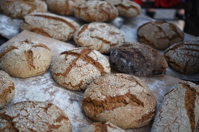 Gerhard Schneider-Rose_Brotbacken Sickenberg_0082.jpg Gerhard Schneider-Rose_Brotbacken Sickenberg_0082.jpg