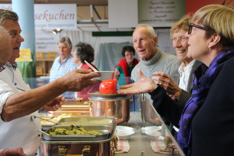 Margret Artzt_Strünkchenaktion Markthalle KS.jpg